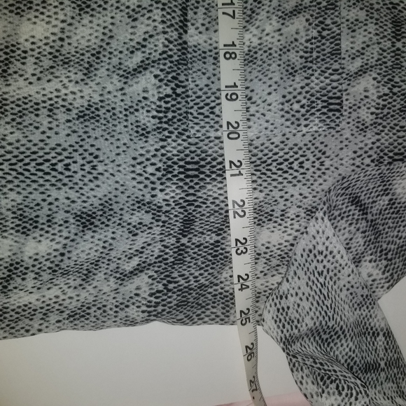 Jaclyn Smith Collection XXL Snakeskin Top - Picture 8 of 8